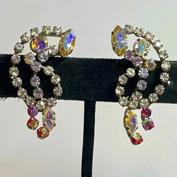 GORGEOUS CLIP ON EARRINGS. DAZZLING RED TIPS. PERFECT FOR A PARTY. - Picture 1 of 9